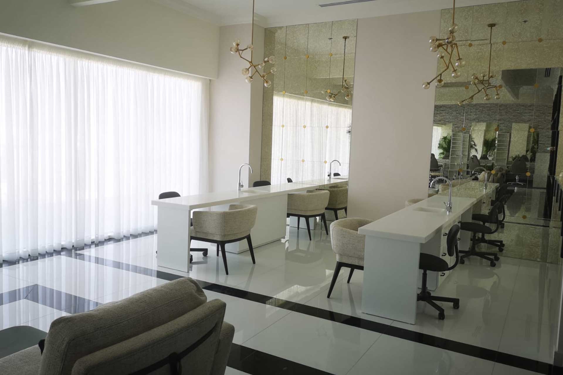 Interior of the luxury salon Maison 21 in Doha - image 4