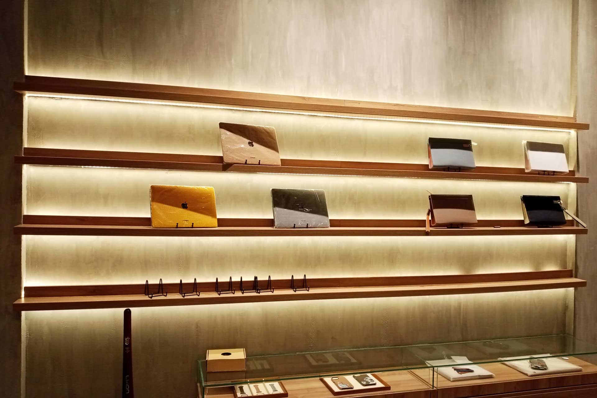 Concepto Leather Goods Shop Interior Design - Image 4